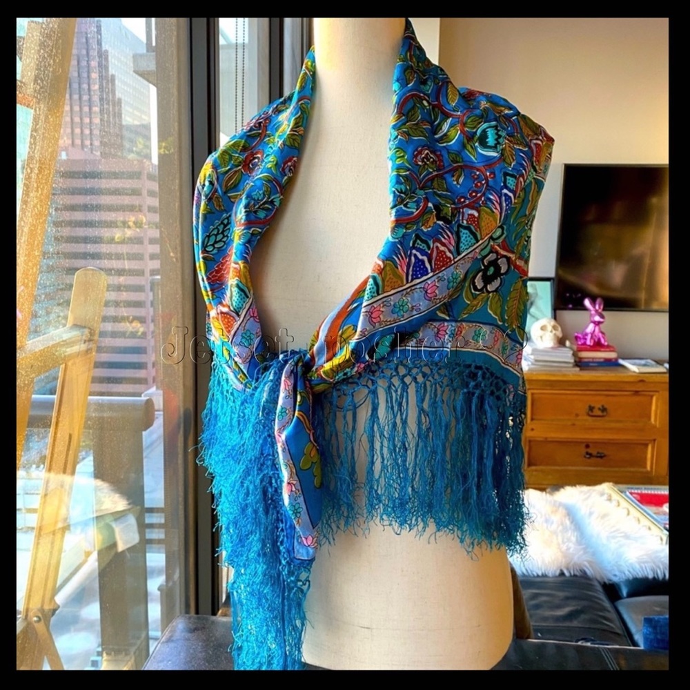 Vintage 100% Silk sari shawl scarf in Excellent Condition 39x39 made in India
